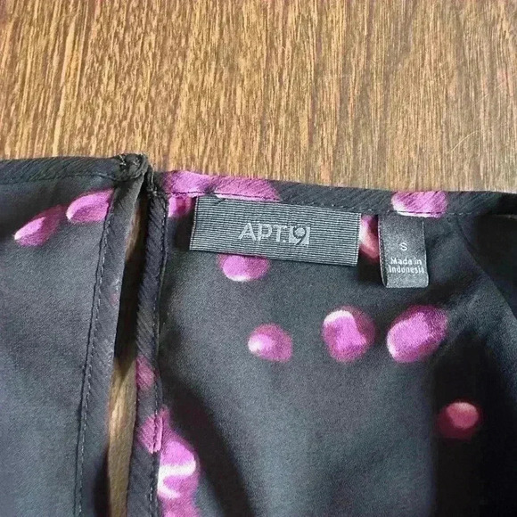 Women’s Sz Small Flowy Black Floral LS Blouse. Layers. 1-button Back Closure - Picture 5 of 7